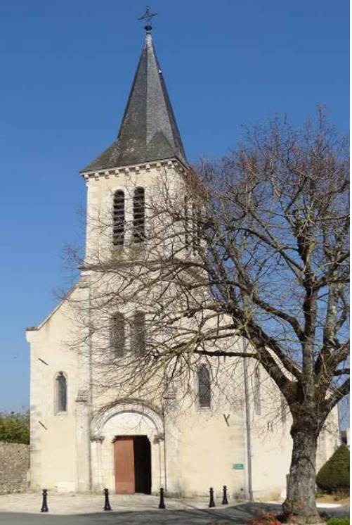 Façade de l'église de La Chapelle-Montreuil