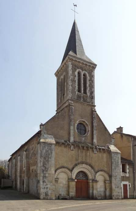 Façade de l'église Saint-André de Montreuil-Bonnin
